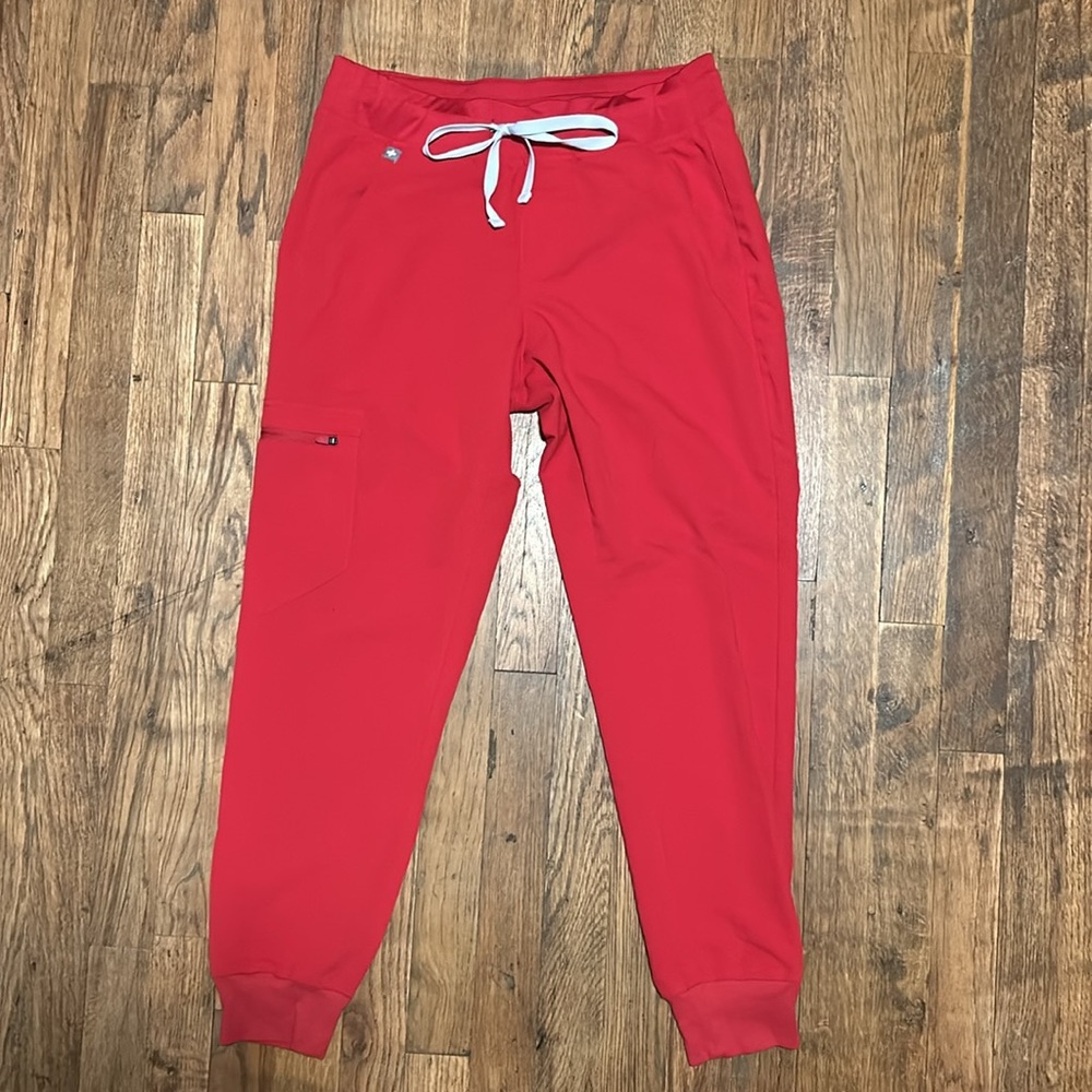 Figs Zamora jogger scrubs RED small petite